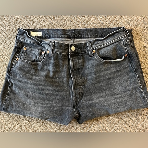 Men’s Levi’s 501 - W35 L32 GUC - Picture 1 of 3